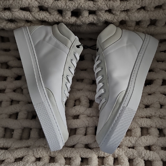 Loci Ten Vegan Logo High-Top Sneakers - Picture 8 of 16